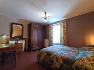 Escapade touristique: gîte avec 2 chambres, TV et cuisine équipée à Bazoches-les-Gallerandes - FR-1-590-155 - 3