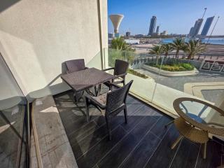 Sea View Studio Perfect for Couples In Harbour Row - Manama - 4
