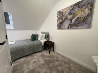 3 Bedroom New House Sleeps 5 with FREE Parking&WiFi-B - 3