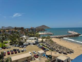 Quiet apartment with pool right on the beach - Mazatlán - 2