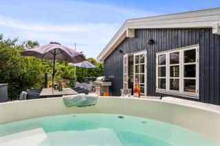 Stunning Home In Ebeltoft With 8 Bedrooms And Internet - Ebeltoft - 8