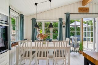 Stunning Home In Ebeltoft With 8 Bedrooms And Internet - Ebeltoft - 6