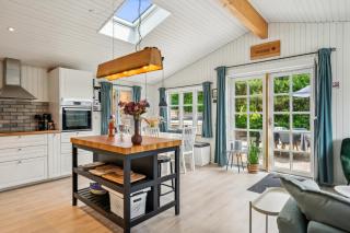 Stunning Home In Ebeltoft With 8 Bedrooms And Internet - Ebeltoft - 4