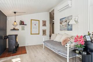Stunning Home In Ebeltoft With 8 Bedrooms And Internet - Ebeltoft - 1