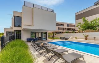 Nice Home In Pula With Kitchen - 1