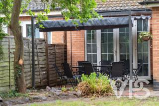 Contractors Family Near Hospital - Leicester - 9