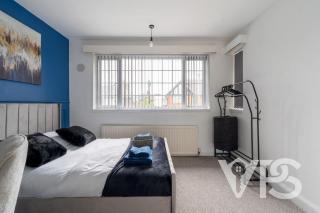 Contractors Family Near Hospital - Leicester - 2