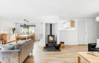 Awesome Home In Væggerløse With Kitchen - Marielyst - 7