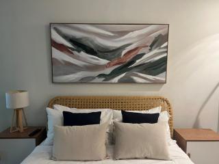 One Bedroom & Study in Surry Hills - Sydney - 2