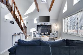 The Cozy Modern Cabin Near Lake & Pet-Friendly - 2