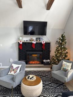 The Cozy Modern Cabin Near Lake & Pet-friendly - 4