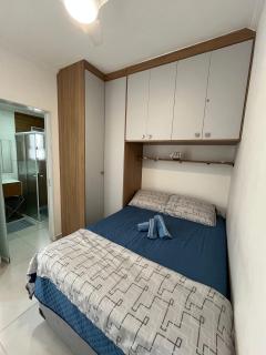 Canto forte- Suíte c/varanda - até 5 hóspedes- garagem - WI FI e 200 metros da Praia, 50 metros da Av Gastronômica da PG - Praia Grande - 3