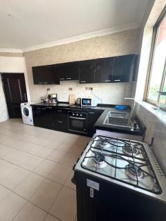 Spacious Sunny 1Bedroom with backup generator - Accra - 9