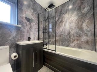 3 Bedroom New House Sleeps 5 with FREE Parking&WiFi -D - Longport - 1