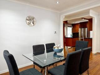 3 Bedroom Home In Ideal Location Near Yonge St - Markham - 2
