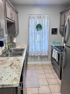 Comfy 2BR 1BA Apt - 5