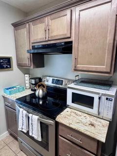 Comfy 2BR 1BA Apt - 2