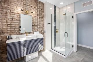 Stylish Dual King Suites - Walk to Bridge St - Grand Rapids - 7