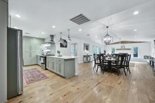 Downtown Gem - Fire pit - Ensuite Baths - Sleeps 8 - Austin - 0