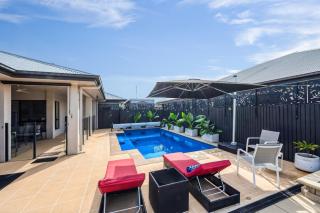 Spacious Retreat with Heated Pool - Night jar - 0