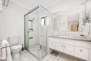 Spacious Retreat with Heated Pool - Night jar - 7