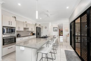 Spacious Retreat with Heated Pool - Night jar - 6