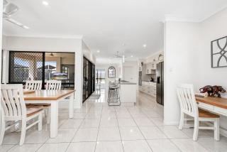 Spacious Retreat with Heated Pool - Night jar - 4