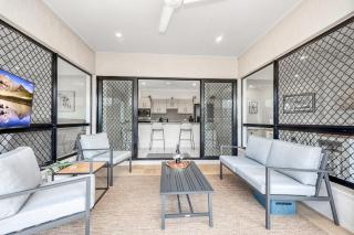 Spacious Retreat with Heated Pool - Night jar - 1