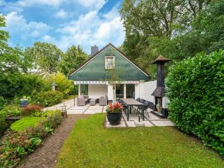 Holiday home in Overijssel with garden, cleaning included - Reutum - 4