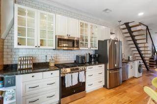 2x King Beds, Fireplace, Private Backyard, Washer, Dryer - 8