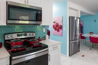 Little Paris- In Affluent University HTS - 6