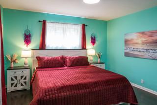 Little Paris- 5 Star - 2 King 1 Queen Beds - - 4