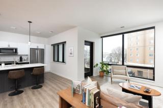 East Side 1BR Luxury Apt - Near Brady St with Balcony and Lounge - Milwaukee - 7
