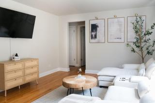 2BR Near OHare and Transit Newly Furnished Modern - Chicago - 5