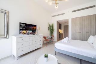 Restay Homes - Chic Studio in JVC - Pool Views - 8