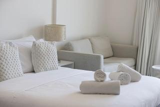 Restay Homes - Chic Studio in JVC - Pool Views - 4