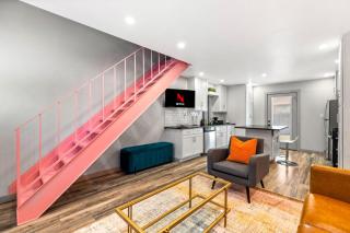 Ladybird Pink Palace SoCo Dream Townhome! - Austin - 6
