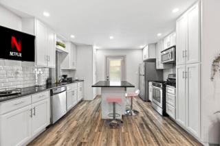 Ladybird Pink Palace SoCo Dream Townhome! - 3