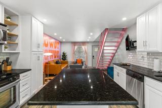 Ladybird Pink Palace SoCo Dream Townhome! - Austin - 1