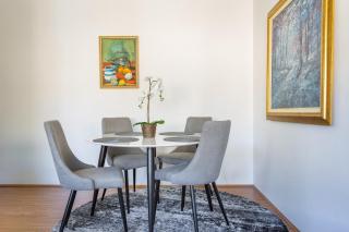 Unit With Balcony Backyard and Parking Near Shops - Sydney - 6