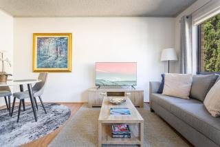 Unit With Balcony Backyard and Parking Near Shops - 5