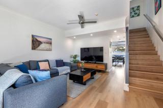 Unbeatable Location - Spacious 3 bedroom townhouse - 7