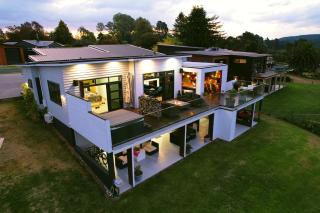 Lakeside Stunner with Boat Charter - Mangakino - 8