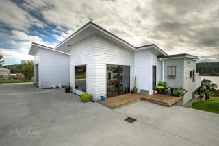 Lakeside Stunner with Boat Charter - Mangakino - 1