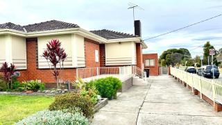 Stylish Family Home - Dandenong - 9
