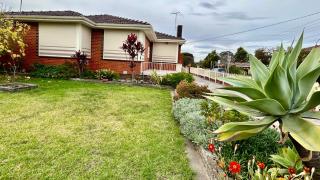 Stylish Family Home - Dandenong - 8
