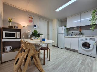 #Seoul #Gyo-dae #3 minutes walk from Gyo-dae Station #Gangnam #10 minutes walk from Gangnam Station #2 minutes walk from the airport bus stop - Seul - 7