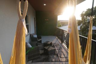 SōLE #4,2 BR-Riverview-2 min to BEACH-Launch Views-Balcony - Cocoa Beach - 1