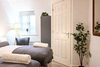 Two Bedroom Flat By Littlepiggyrentals Short Lets & Serviced Accommodation Cranfield With Balcony & Fast Wi-Fi - Cranfield - 5