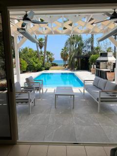 Front Line Luxury Beach House 5 Bedroom - 9